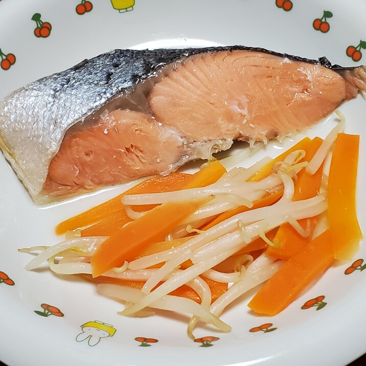 塩鮭と野菜の蒸し煮
